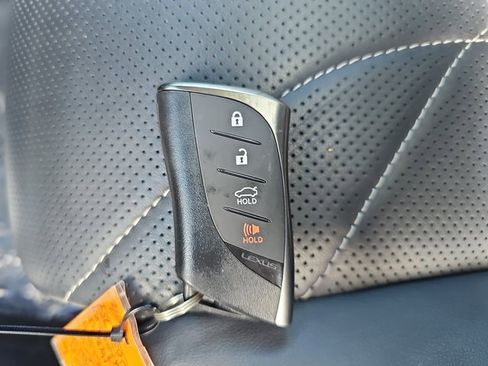 Certified 2024 Lexus ES 300h w/ Technology Package image 36