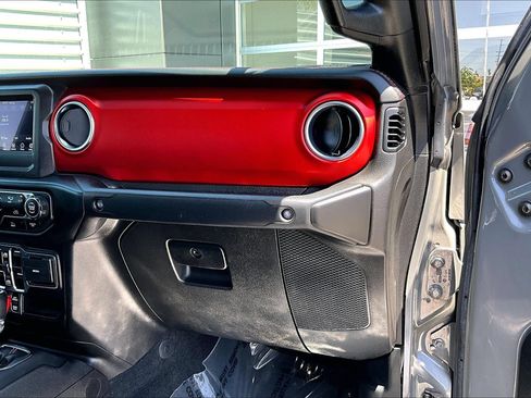 Used 2021 Jeep Gladiator Rubicon AWD/4WD image 16