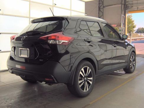 Used 2018 Nissan Kicks SV FWD image 4