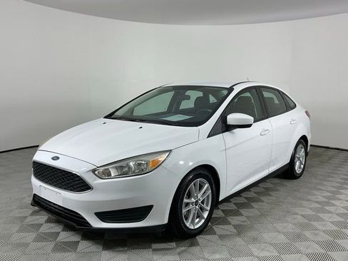 Used 2018 Ford Focus SE image 1