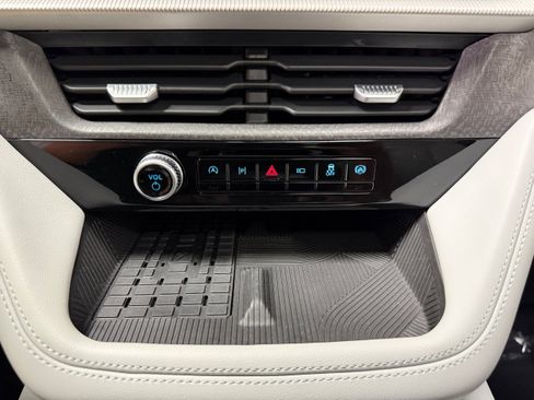 Used 2025 Ford Explorer Platinum w/ Ultimate Package AWD/4WD image 23