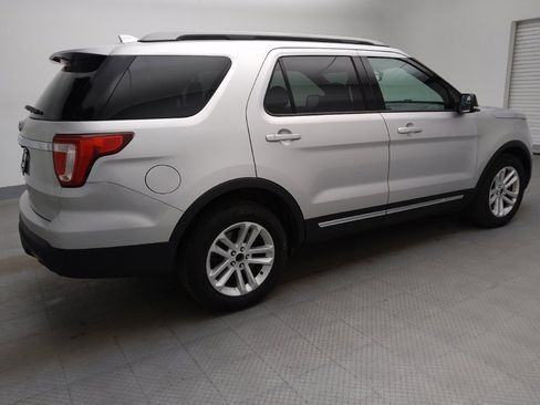 Used 2017 Ford Explorer XLT w/ Equipment Group 201A FWD image 10