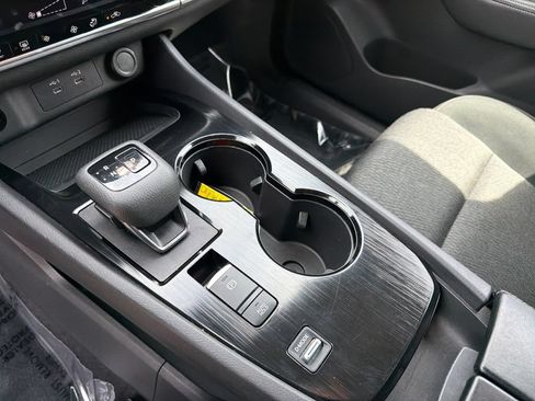 Used 2024 Nissan Rogue SV FWD image 21
