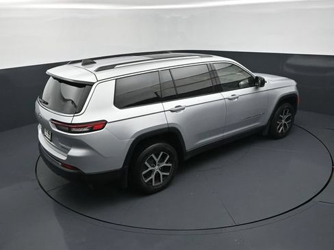 Used 2023 Jeep Grand Cherokee L Limited w/ Luxury Tech Group II AWD/4WD image 18