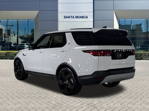 New 2025 Land Rover Discovery S image 9