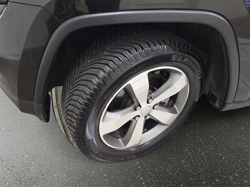 Used 2014 Jeep Grand Cherokee Limited w/ Luxury Group II image 36