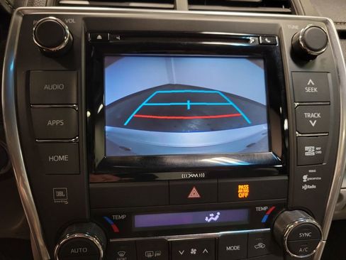 Used 2017 Toyota Camry XLE w/ Moonroof Package FWD image 17