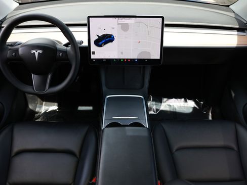 Used 2021 Tesla Model Y Long Range AWD/4WD image 25