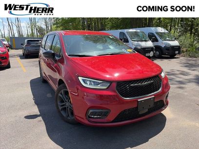 Used 2026 Chrysler Pacifica Select