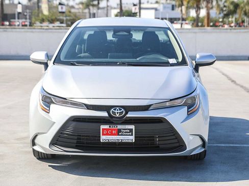 Used 2023 Toyota Corolla LE image 3