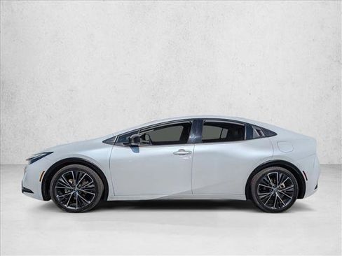Used 2023 Toyota Prius XLE FWD image 3