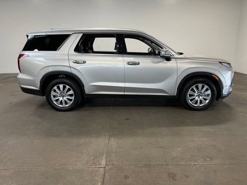 Used 2025 Hyundai Palisade SEL FWD image 2