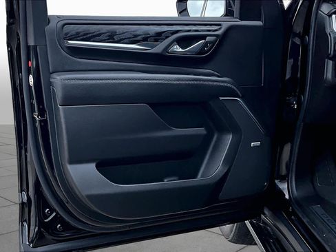 Used 2023 GMC Yukon Denali RWD image 22