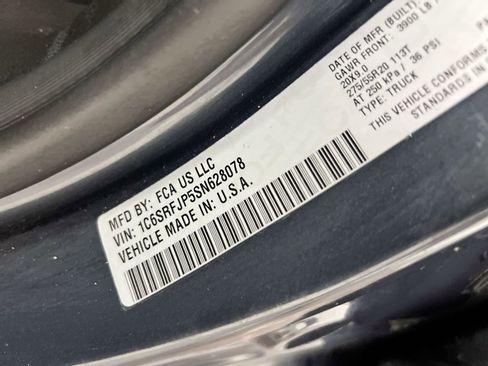 Used 2025 RAM 1500 Laramie AWD/4WD image 28