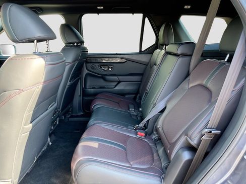 Used 2025 Honda Pilot Black Edition image 25