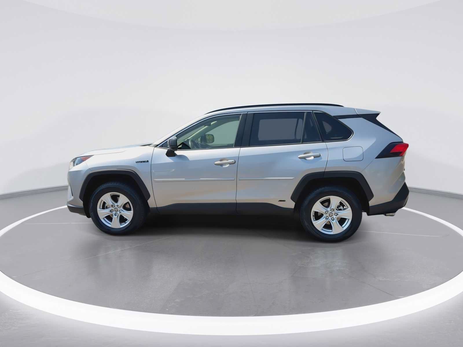 Certified 2021 Toyota RAV4 LE AWD/4WD image 5