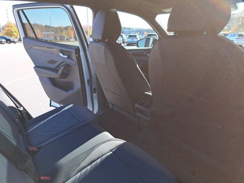 New 2026 Volkswagen Tiguan SE R-Line image 11