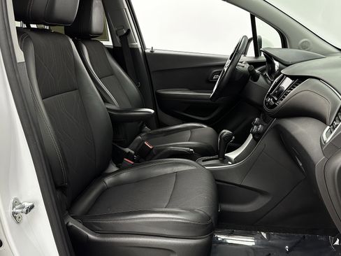 Used 2020 Chevrolet Trax LT w/ LT Convenience Package image 33