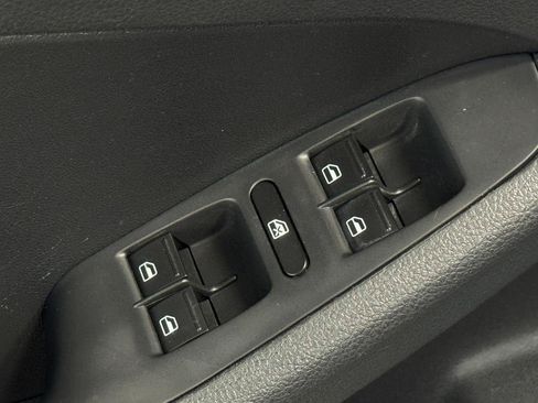 Used 2017 Volkswagen Jetta SE FWD image 40
