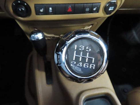 Used 2012 Jeep Wrangler Unlimited Sahara w/ Connectivity Group AWD/4WD image 48