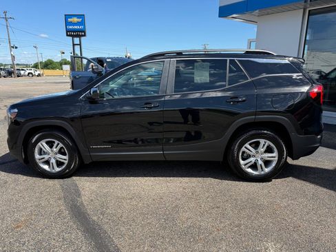 Used 2024 GMC Terrain SLE w/ Driver Convenience Package FWD image 6