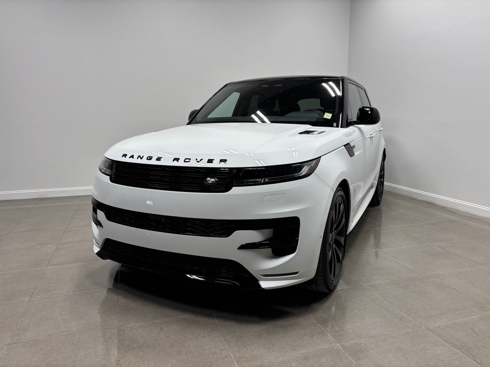 New 2026 Land Rover Range Rover Sport Dynamic SE AWD/4WD image 2