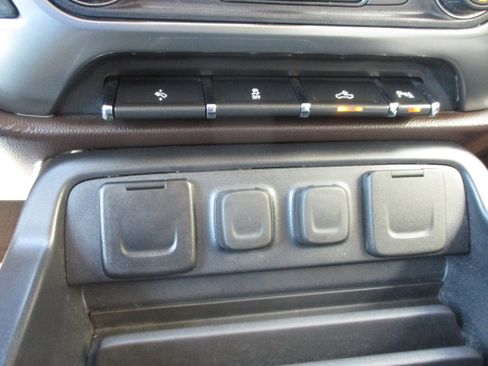 Used 2018 Chevrolet Silverado 1500 LT w/ Texas Edition image 18