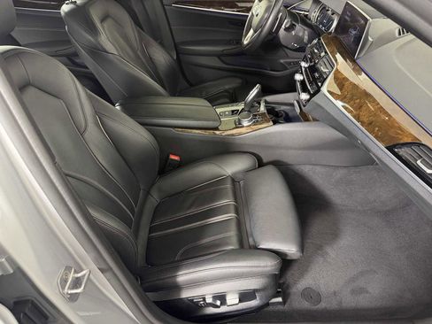 Used 2019 BMW 530e w/ Convenience Package RWD image 11