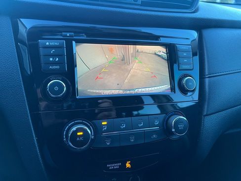 Used 2018 Nissan Rogue S FWD image 20