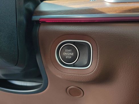 Used 2025 Mercedes-Benz GLE 450e 4MATIC image 33