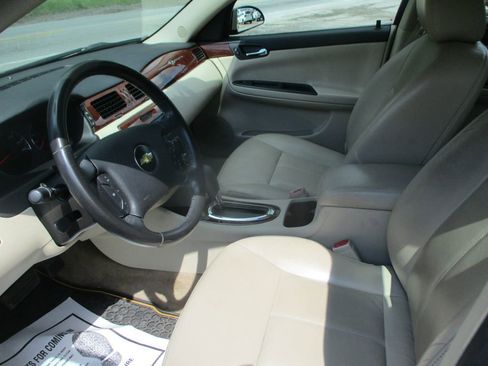 Used 2009 Chevrolet Impala LT w/ Luxury Edition Package FWD image 12