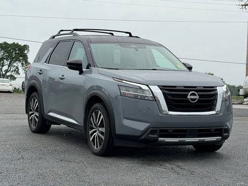 Used 2024 Nissan Pathfinder Platinum w/ Cargo Package AWD/4WD image 2