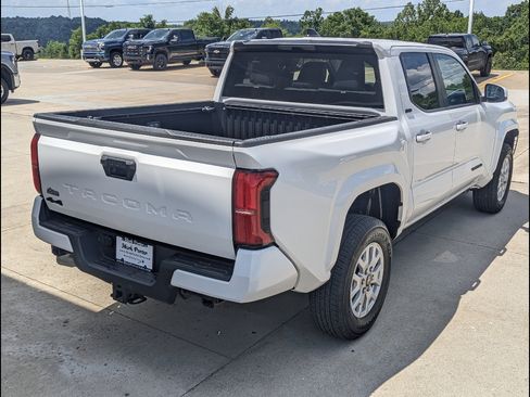Used 2026 Toyota Tacoma SR5 AWD/4WD image 6