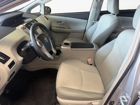 Used 2013 Toyota Prius V Five FWD image 11