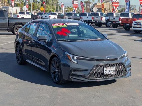 Used 2024 Toyota Corolla SE image 3