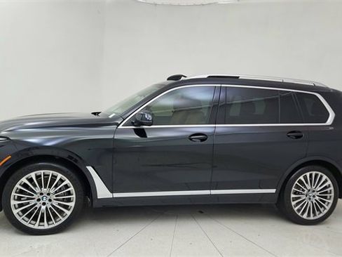 Used 2025 BMW X7 xDrive40i w/ Executive Package image 3