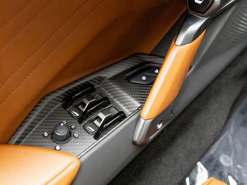 Used 2024 Lamborghini Revuelto image 31