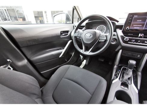 Used 2022 Toyota Corolla Cross LE w/ Moonroof Package FWD image 9