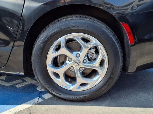 Used 2022 Chrysler Pacifica Limited image 7