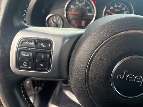 Used 2016 Jeep Wrangler Unlimited Rubicon image 19