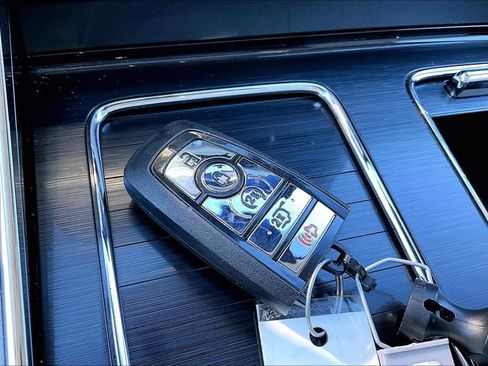 Used 2025 Lincoln Aviator Reserve w/ Equipment Group 201A image 11