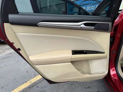 Used 2014 Ford Fusion SE image 10