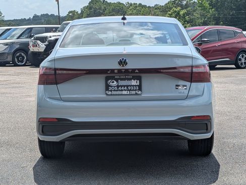 Used 2025 Volkswagen Jetta SE w/ Sunroof Package FWD image 8