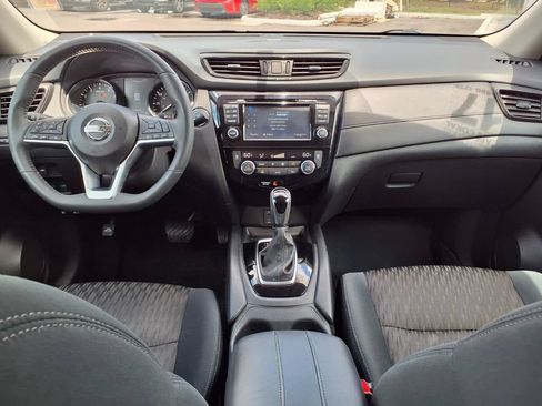 Used 2017 Nissan Rogue SV w/ Sun & Sound Touring Package AWD/4WD image 18