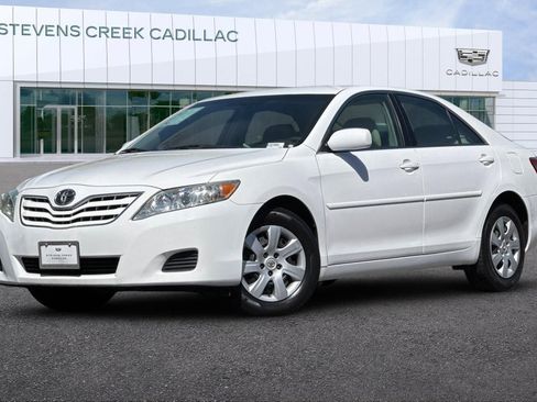 Used 2011 Toyota Camry LE image 7