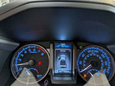 Used 2023 Toyota Tacoma TRD Sport AWD/4WD image 22