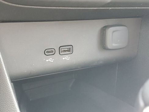 Certified 2024 Buick Encore GX Preferred w/ Comfort Package FWD image 29