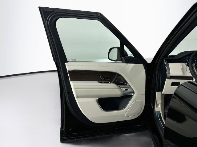 New 2027 Land Rover Range Rover Long Wheelbase SE AWD/4WD image 11