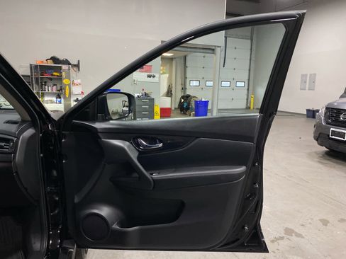 Certified 2018 Nissan Rogue SL w/ Premium Package image 28