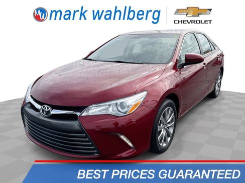 Used 2017 Toyota Camry XLE w/ Moonroof Package FWD image 1